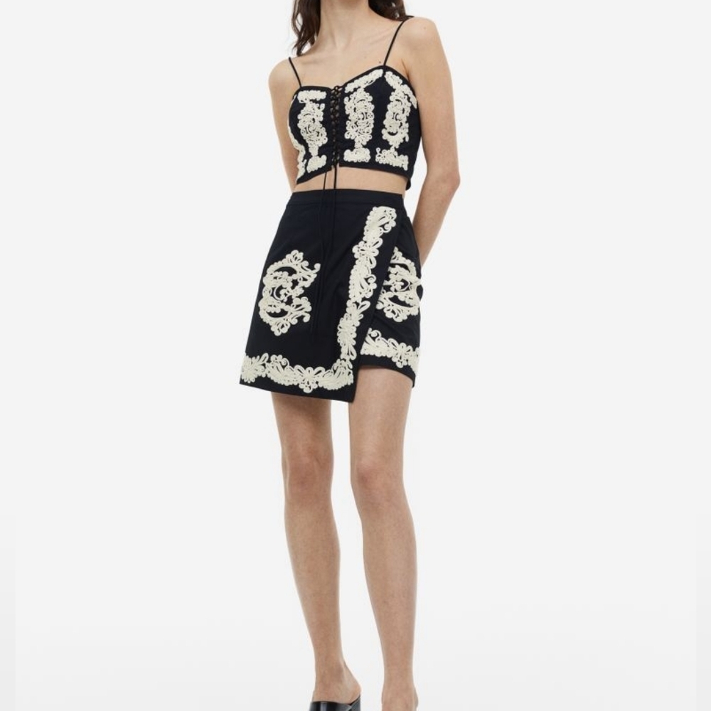 H&M Appliqued A-line Wrap Skirt black Embellishment ecru cotton BNWT - Picture 2 of 16